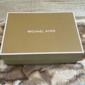 Brand NEW IN BOX- never worn. MICHAEL KORS Poppy Stripe Lace Up/Size 9.5